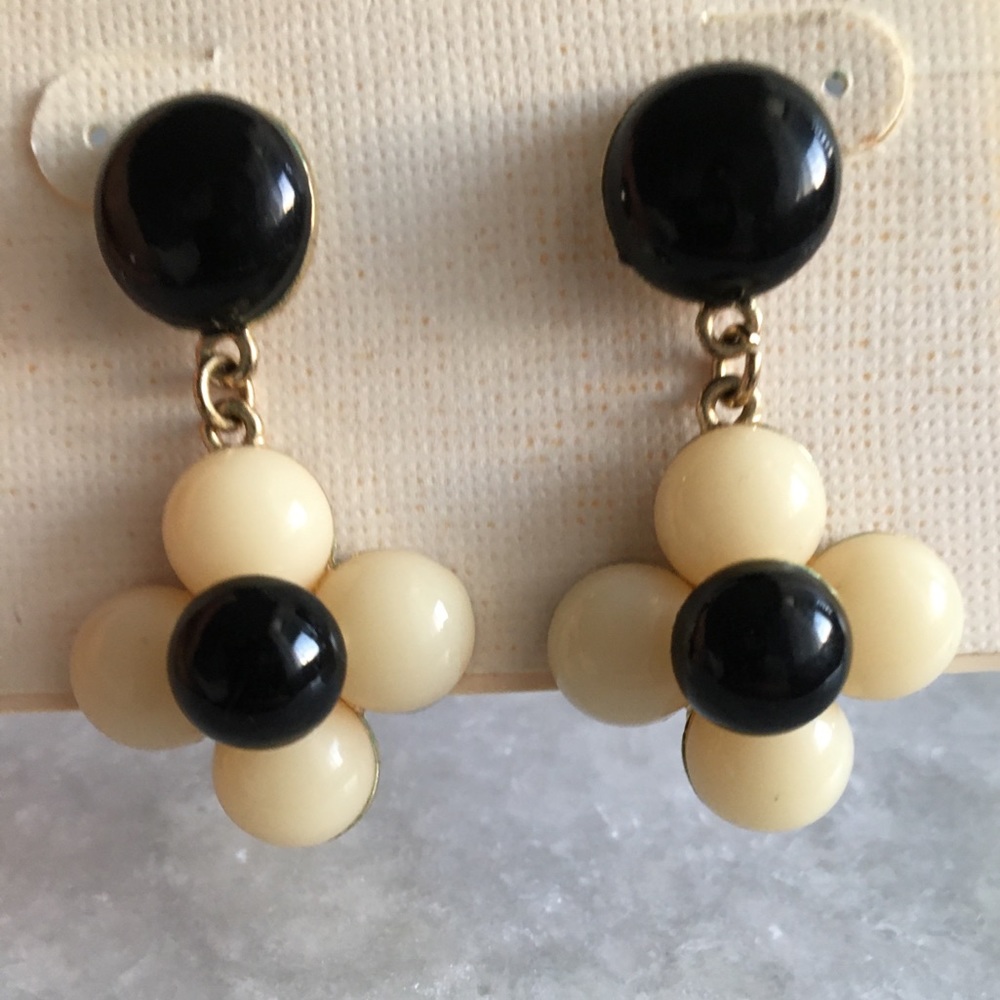 Vintage style post earrings.